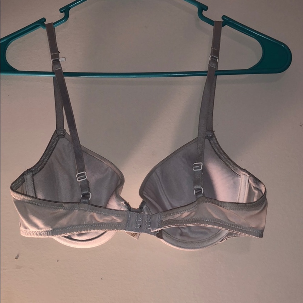 white bra - Picture 2 of 4
